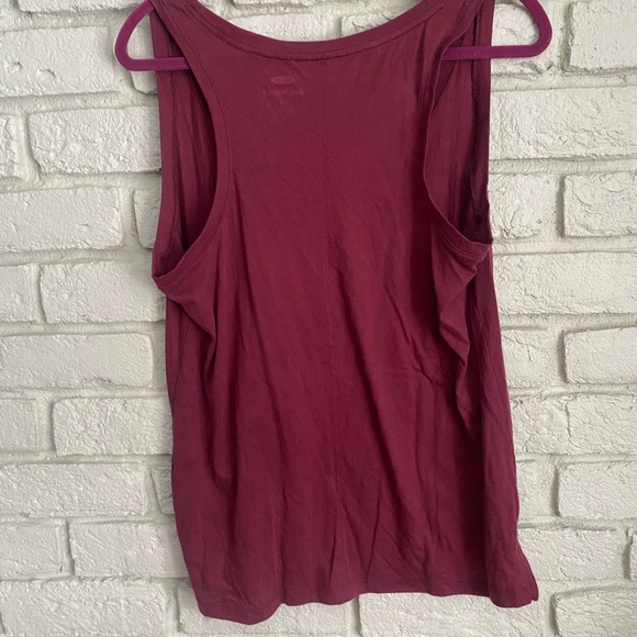 Old Navy Red Graphic Sleeveless Tank Top - Picture 4 of 4